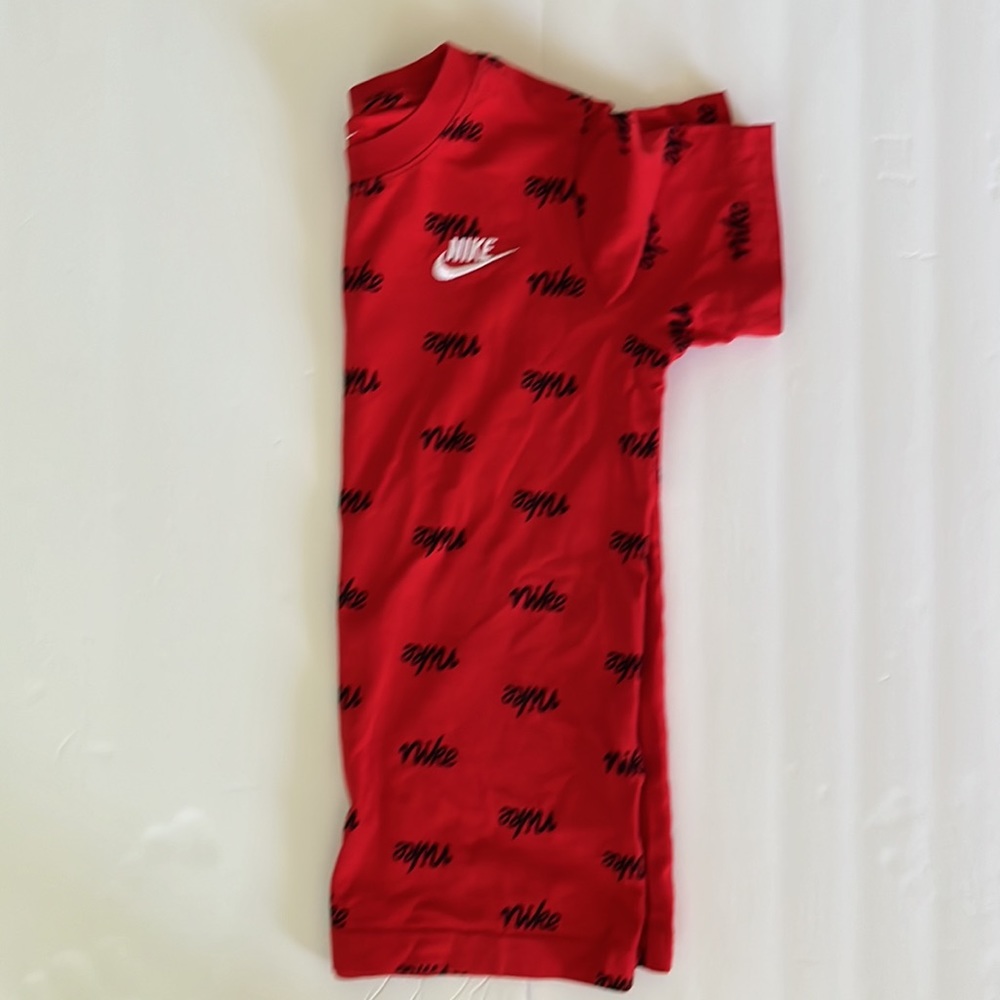 Nike Red Signature T-shirt size medium.(Boys) - Picture 3 of 5